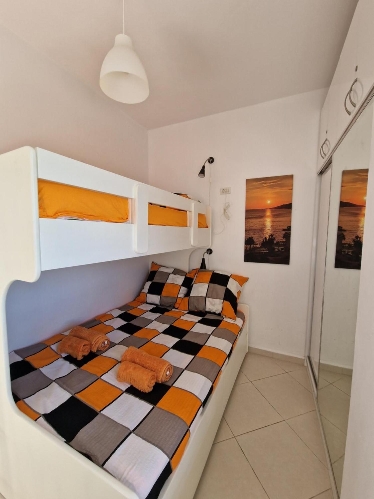 Orange Corner Apartment Sarandë Buitenkant foto